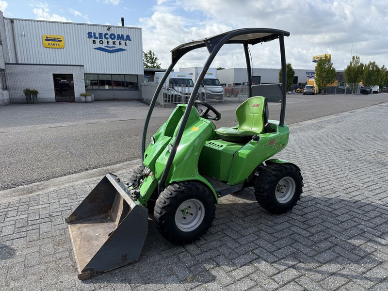 Avant 218 met Grondbak - Wheel loader: gambar 1 Avant 218 met Grondbak - Wheel loader: gambar 1