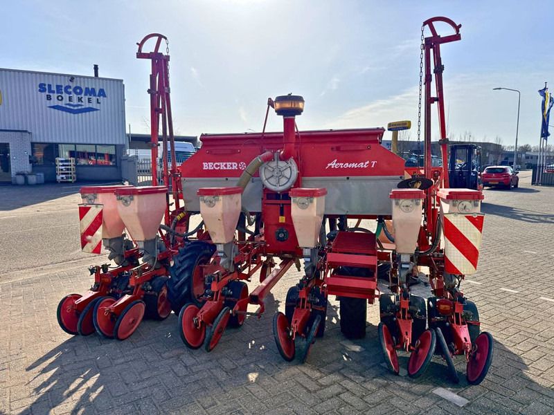 Becker Aeromat T 6 Rij maiszaaimachine - Peralatan menabur: gambar 1 Becker Aeromat T 6 Rij maiszaaimachine - Peralatan menabur: gambar 1