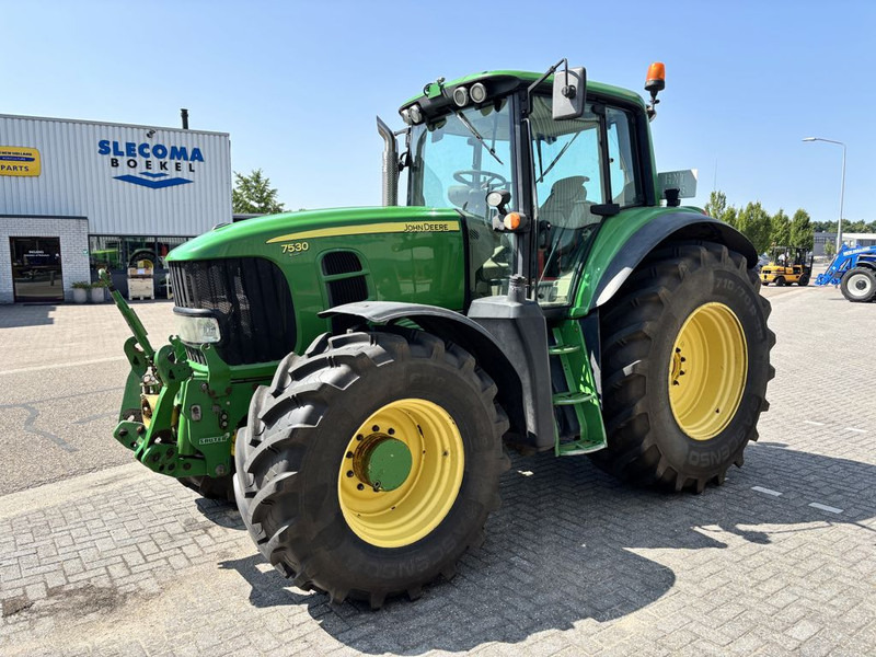 John Deere 7530 Premium AutoPowr - Traktor: gambar 1 John Deere 7530 Premium AutoPowr - Traktor: gambar 1