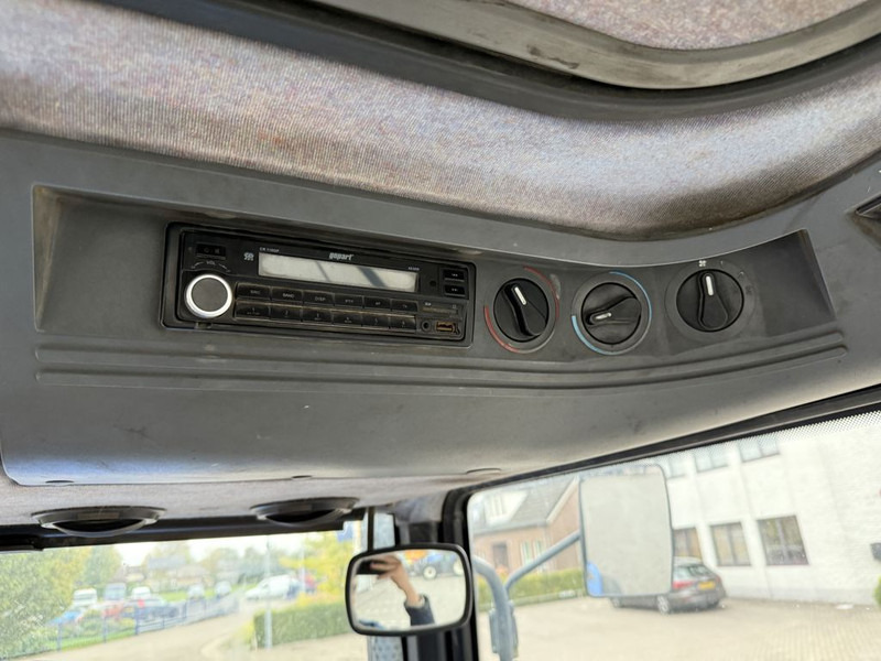 New Holland 8360 Range Command - Traktor: gambar 5 New Holland 8360 Range Command - Traktor: gambar 5