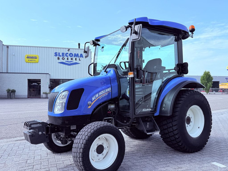 New Holland Boomer 45D Easy Drive - Traktor: gambar 1 New Holland Boomer 45D Easy Drive - Traktor: gambar 1