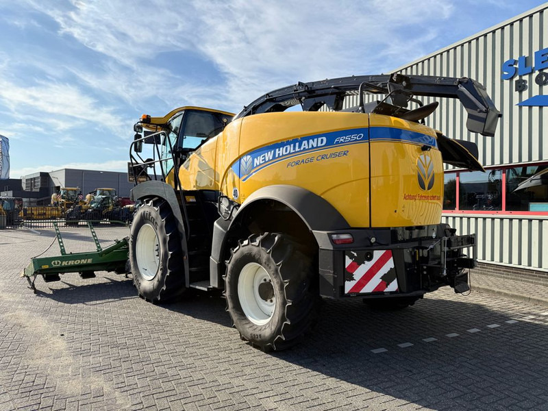 New Holland FR550 Forage Cruiser + Krone Easycollect - Pemanen hijauan: gambar 3 New Holland FR550 Forage Cruiser + Krone Easycollect - Pemanen hijauan: gambar 3
