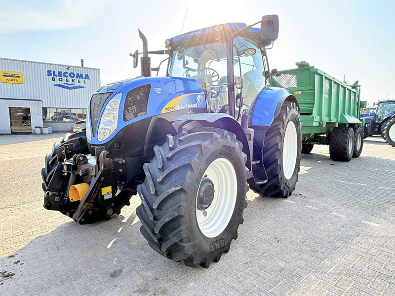 New Holland NH T6090 Range Command - Traktor: gambar 1 New Holland NH T6090 Range Command - Traktor: gambar 1