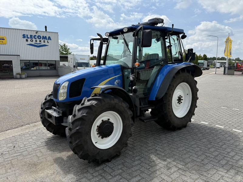 New Holland T5040 CAB + GPS - Traktor: gambar 1 New Holland T5040 CAB + GPS - Traktor: gambar 1