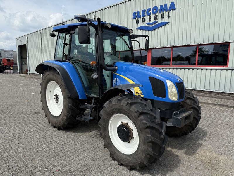New Holland T5040 CAB + GPS - Traktor: gambar 4 New Holland T5040 CAB + GPS - Traktor: gambar 4