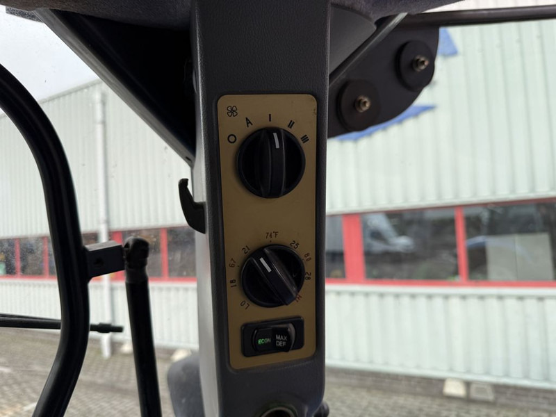 Traktor New Holland T6020 Elite: gambar 14 Traktor New Holland T6020 Elite: gambar 14