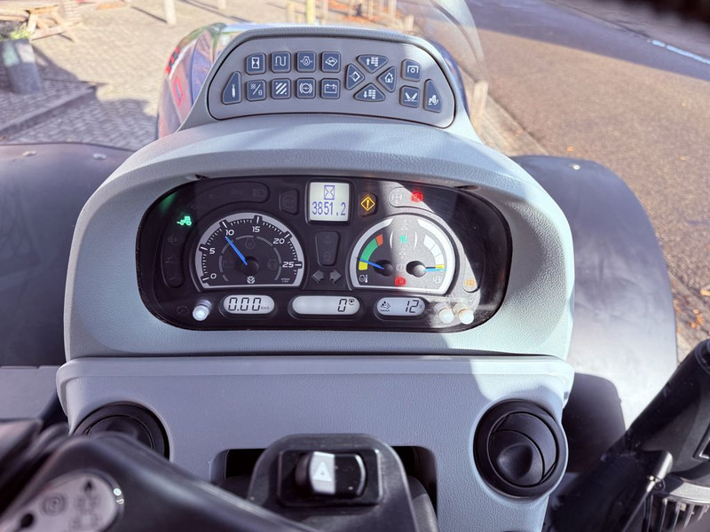 Traktor New Holland T7.270 AC Stage V Blue Power: gambar 16 Traktor New Holland T7.270 AC Stage V Blue Power: gambar 16