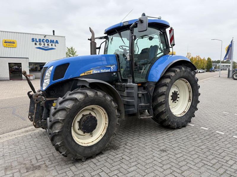 New Holland T7050 Power Command - Traktor: gambar 1 New Holland T7050 Power Command - Traktor: gambar 1