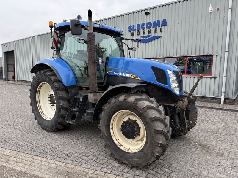 New Holland T7050 Power Command - Traktor: gambar 4 New Holland T7050 Power Command - Traktor: gambar 4