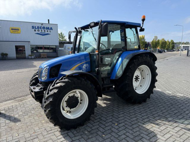 New Holland TL90A 4WD - Traktor: gambar 1 New Holland TL90A 4WD - Traktor: gambar 1