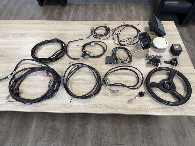 Trimble GFX-750 / New Holland FM-750 GPS - Suku cadang untuk Truk: gambar 3 Trimble GFX-750 / New Holland FM-750 GPS - Suku cadang untuk Truk: gambar 3