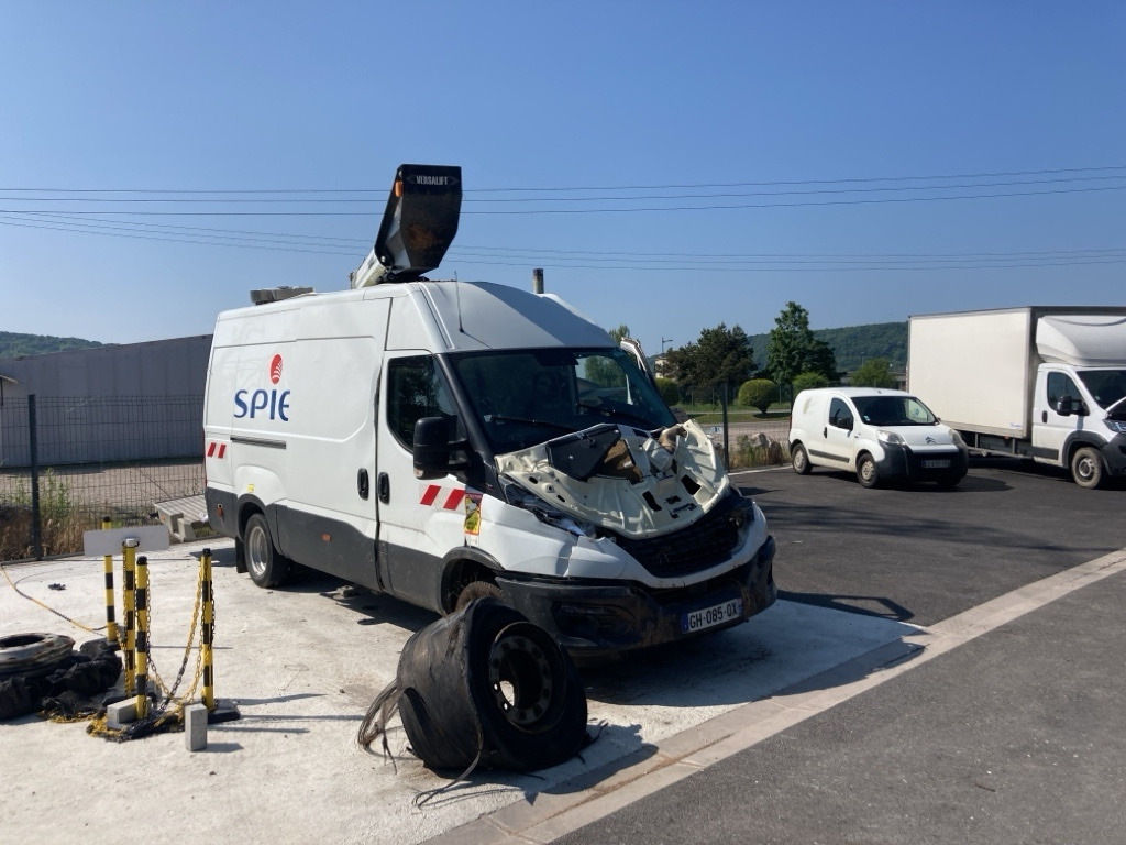 IVECO DAILY FOURGON 50C18 - Platform udara yang dipasang di truk: gambar 1 IVECO DAILY FOURGON 50C18 - Platform udara yang dipasang di truk: gambar 1
