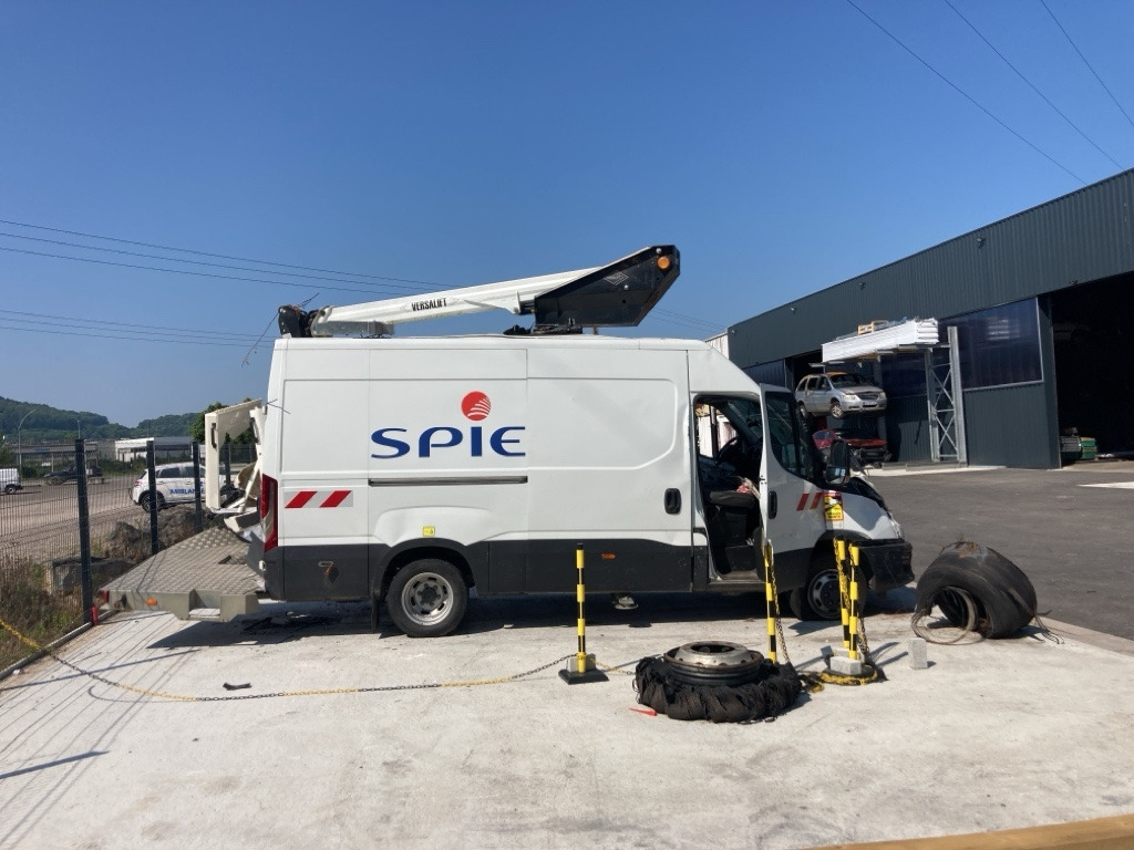 IVECO DAILY FOURGON 50C18 - Platform udara yang dipasang di truk: gambar 2 IVECO DAILY FOURGON 50C18 - Platform udara yang dipasang di truk: gambar 2