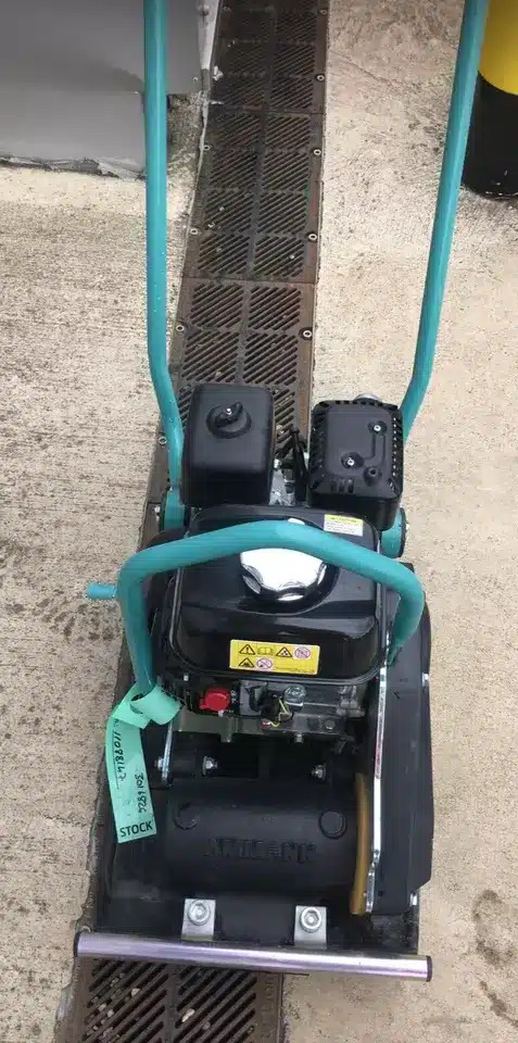 AMMANN APF12/40 - Pelat getar: gambar 2 AMMANN APF12/40 - Pelat getar: gambar 2