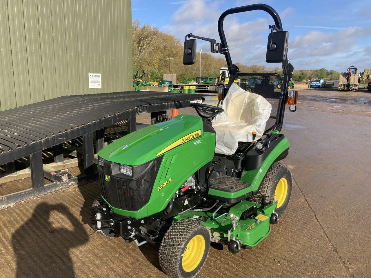 John Deere 1026R compact tractor - Traktor kompak: gambar 1 John Deere 1026R compact tractor - Traktor kompak: gambar 1