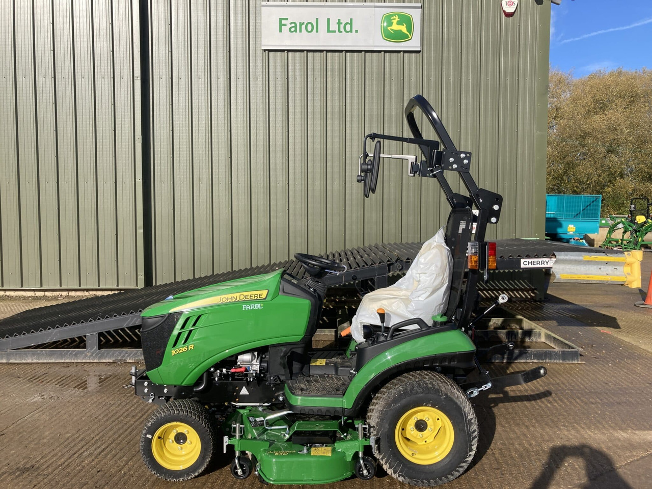 John Deere 1026R compact tractor - Traktor kompak: gambar 2 John Deere 1026R compact tractor - Traktor kompak: gambar 2