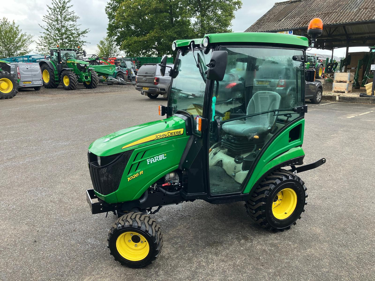 John Deere 1026R compact tractor - Traktor kompak: gambar 1 John Deere 1026R compact tractor - Traktor kompak: gambar 1