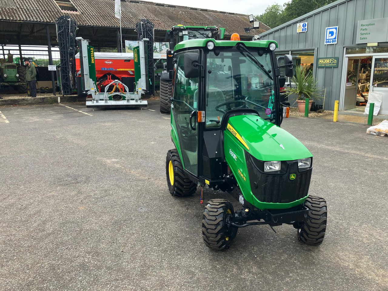 John Deere 1026R compact tractor - Traktor kompak: gambar 5 John Deere 1026R compact tractor - Traktor kompak: gambar 5