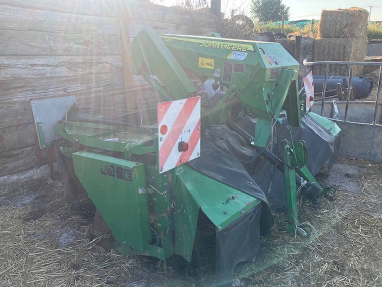 John Deere 131 - Peralatan untuk pembuatan jerami: gambar 2 John Deere 131 - Peralatan untuk pembuatan jerami: gambar 2
