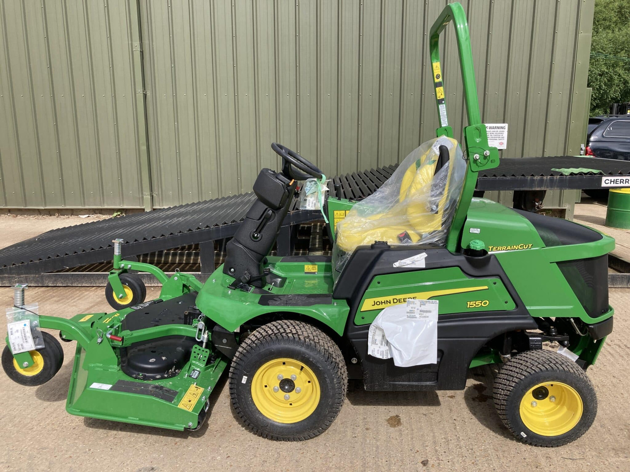 John Deere 1550 front mower - Mesin pemotong rumput: gambar 3 John Deere 1550 front mower - Mesin pemotong rumput: gambar 3