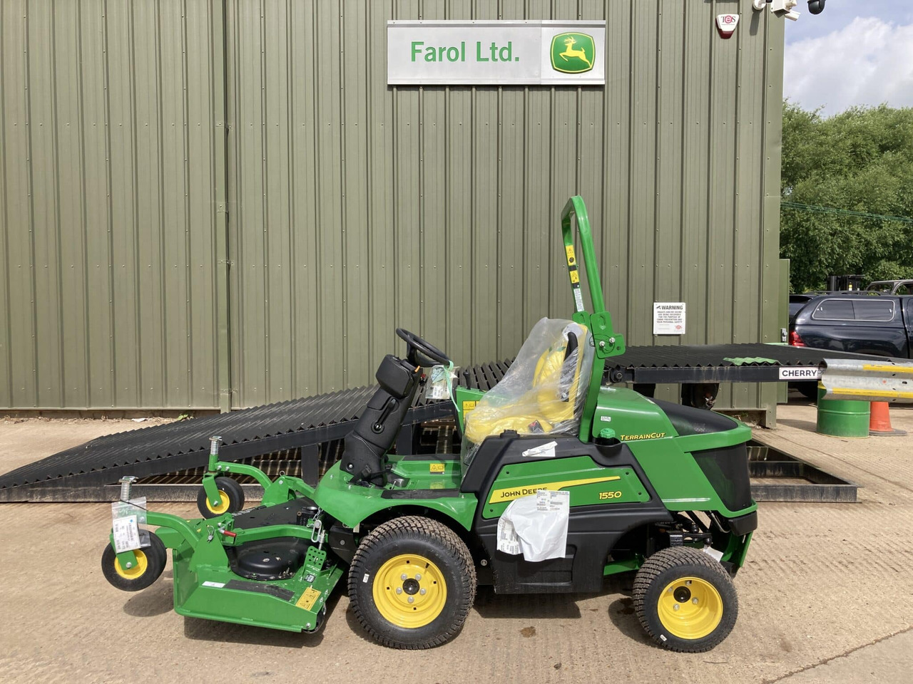 John Deere 1550 front mower - Mesin pemotong rumput: gambar 2 John Deere 1550 front mower - Mesin pemotong rumput: gambar 2