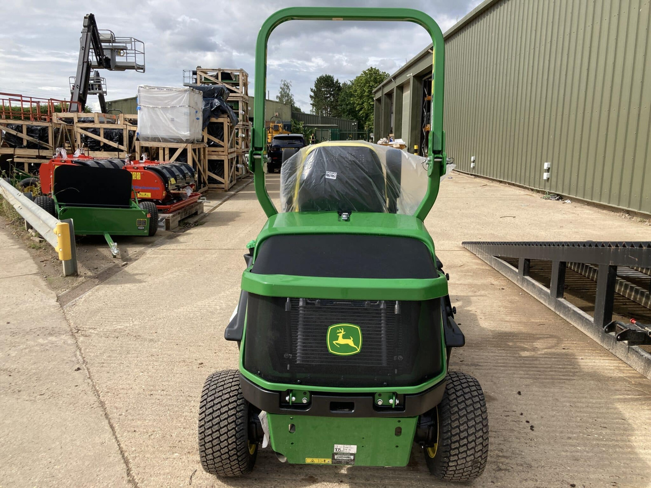 John Deere 1550 front mower - Mesin pemotong rumput: gambar 5 John Deere 1550 front mower - Mesin pemotong rumput: gambar 5