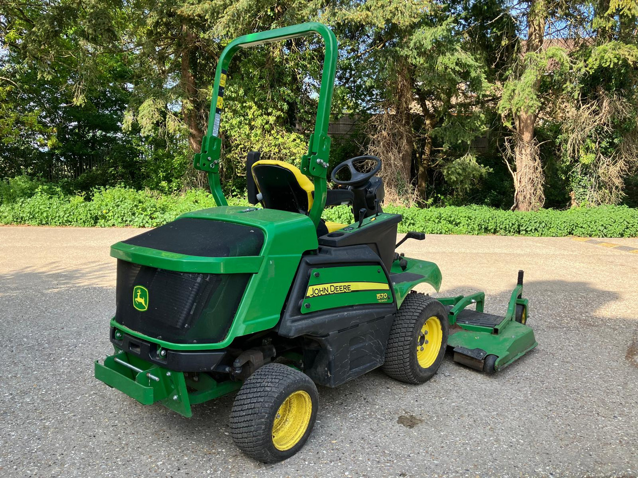 John Deere 1570 Commercial Outfront with 72 inch rear discharge deck - Mesin pemotong rumput: gambar 3 John Deere 1570 Commercial Outfront with 72 inch rear discharge deck - Mesin pemotong rumput: gambar 3