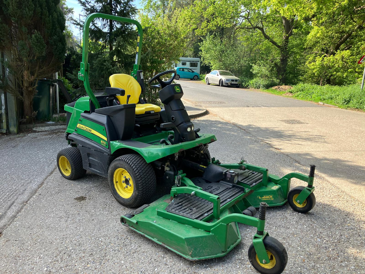 John Deere 1570 Commercial Outfront with 72 inch rear discharge deck - Mesin pemotong rumput: gambar 1 John Deere 1570 Commercial Outfront with 72 inch rear discharge deck - Mesin pemotong rumput: gambar 1