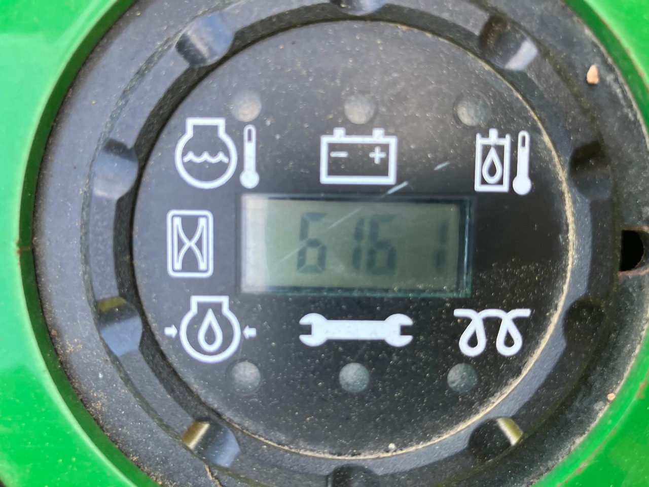 John Deere 1570 Outfront c/w Major Synergy deck - Mesin pemotong rumput: gambar 5 John Deere 1570 Outfront c/w Major Synergy deck - Mesin pemotong rumput: gambar 5