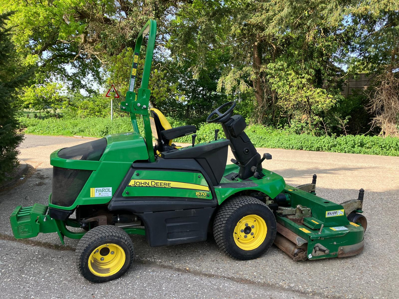 John Deere 1570 Outfront c/w Major Synergy deck - Mesin pemotong rumput: gambar 2 John Deere 1570 Outfront c/w Major Synergy deck - Mesin pemotong rumput: gambar 2