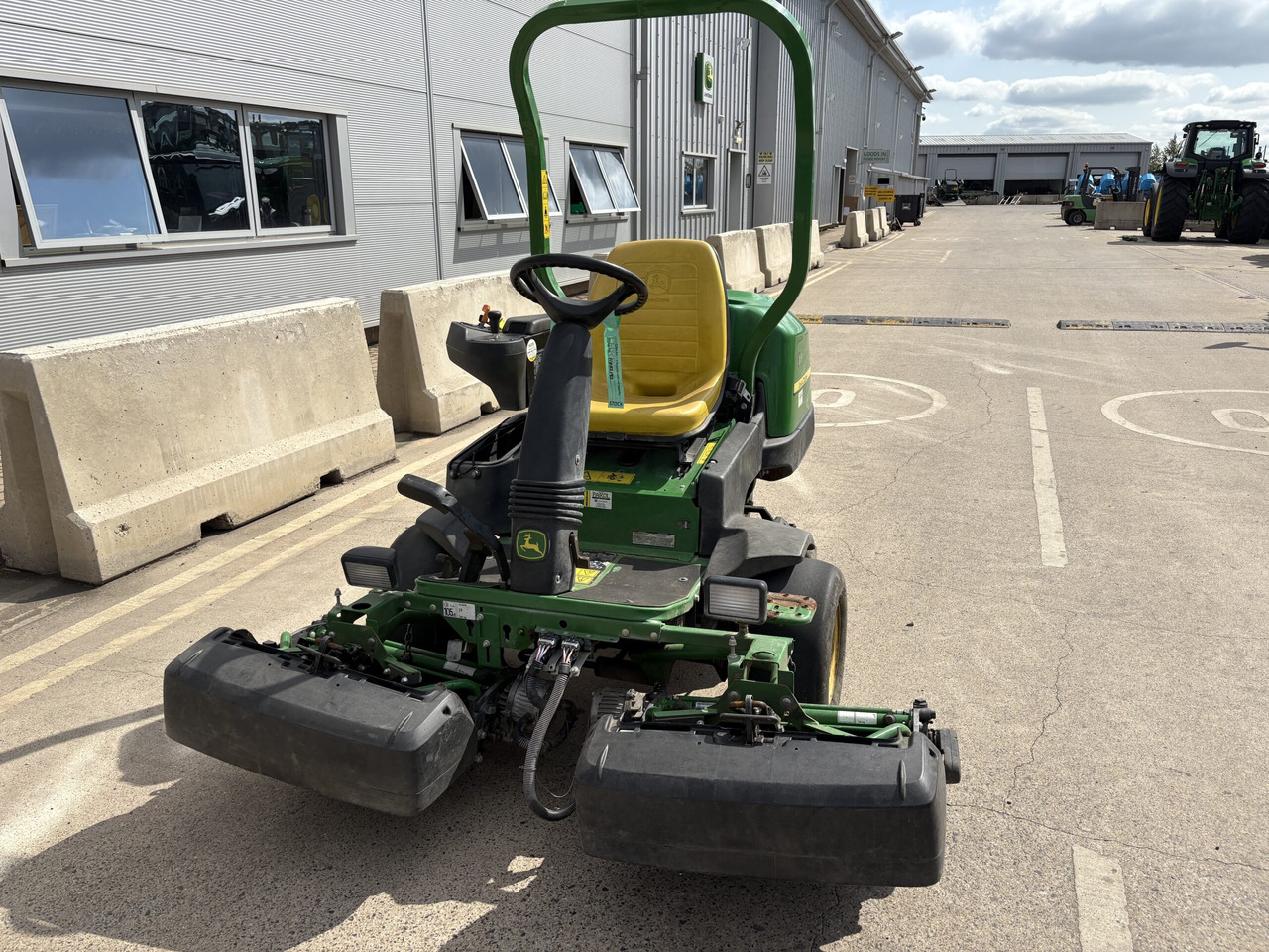 John Deere 2500E Greens Triple - Mesin pemotong rumput: gambar 2 John Deere 2500E Greens Triple - Mesin pemotong rumput: gambar 2