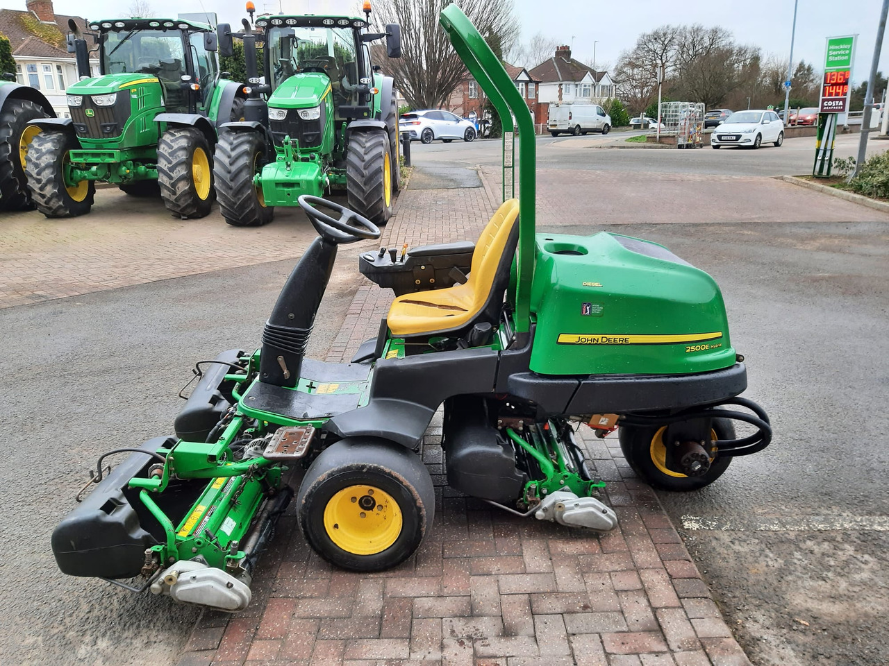 John Deere 2500E greens triple mower - Mesin pemotong rumput: gambar 3 John Deere 2500E greens triple mower - Mesin pemotong rumput: gambar 3