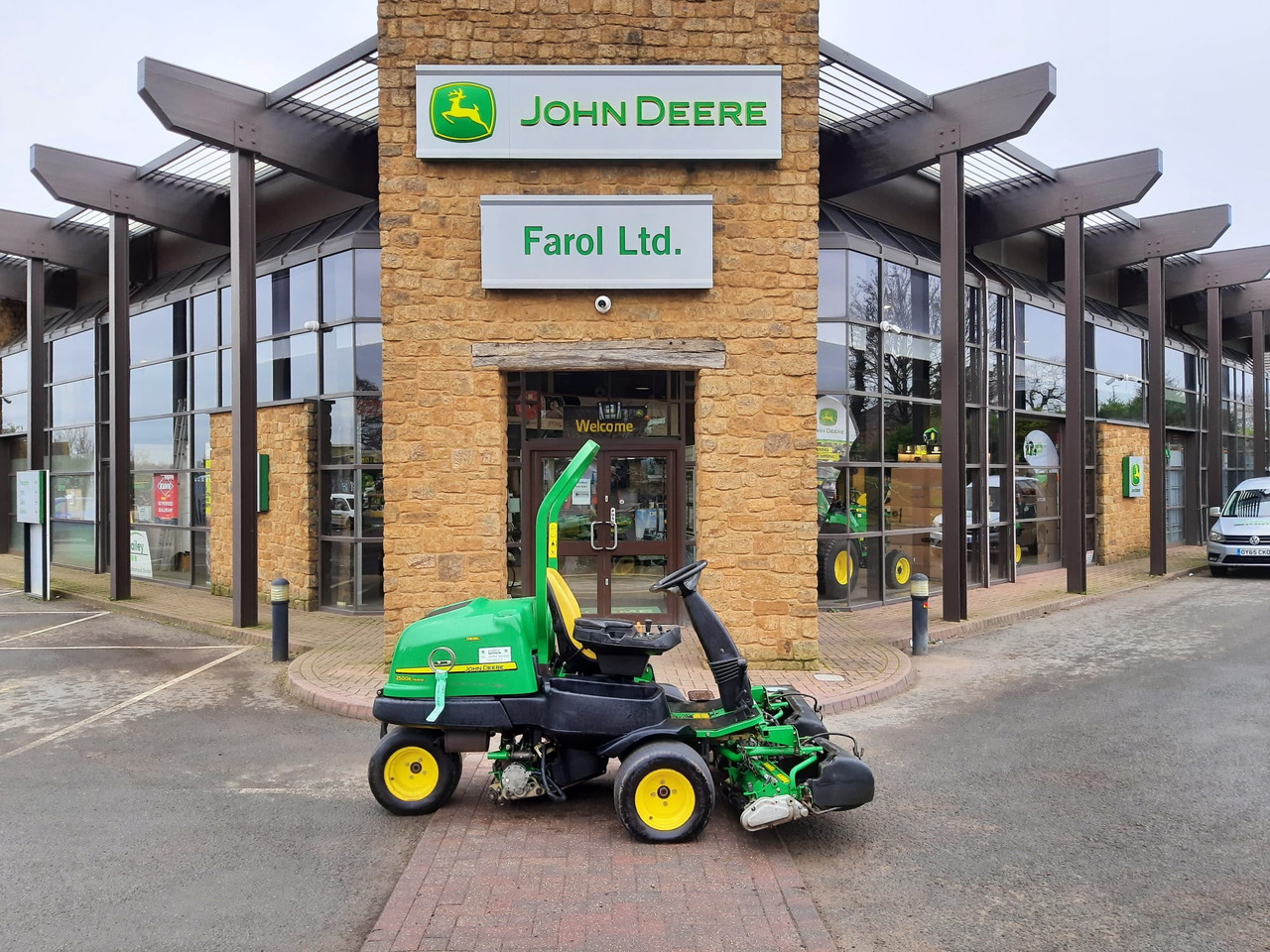 John Deere 2500E greens triple mower - Mesin pemotong rumput: gambar 1 John Deere 2500E greens triple mower - Mesin pemotong rumput: gambar 1