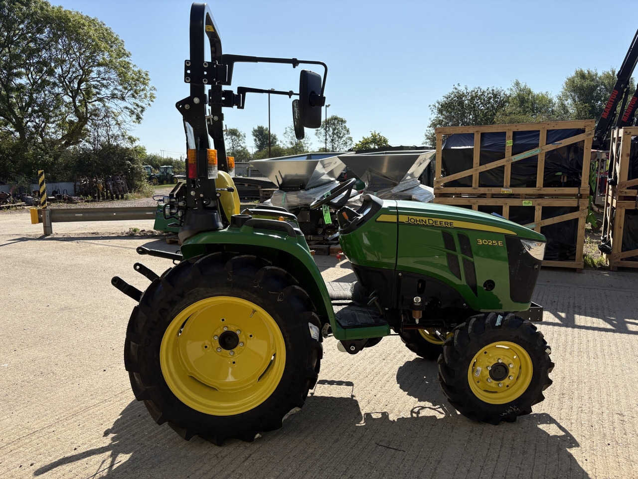 John Deere 3025E Compact Tractor - Traktor kompak: gambar 3 John Deere 3025E Compact Tractor - Traktor kompak: gambar 3