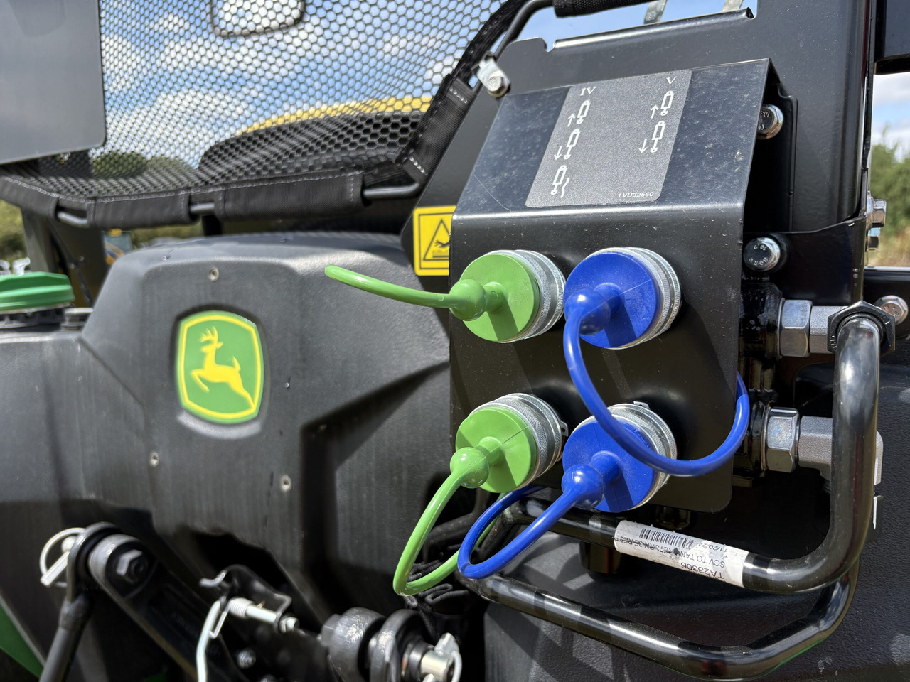 John Deere 3025E Compact Tractor - Traktor kompak: gambar 5 John Deere 3025E Compact Tractor - Traktor kompak: gambar 5