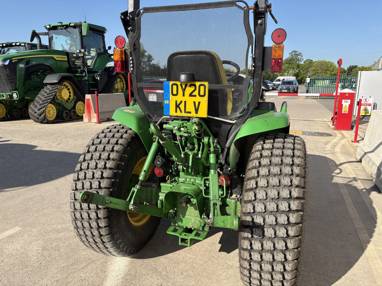 John Deere 3045R Compact Tractor - Traktor kompak: gambar 4 John Deere 3045R Compact Tractor - Traktor kompak: gambar 4