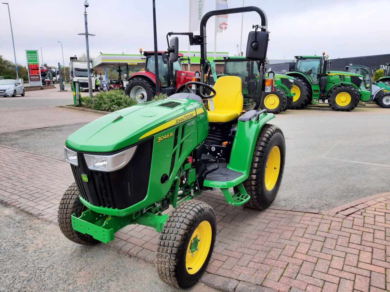 Traktor kompak John Deere 3046R compact tractor: gambar 7