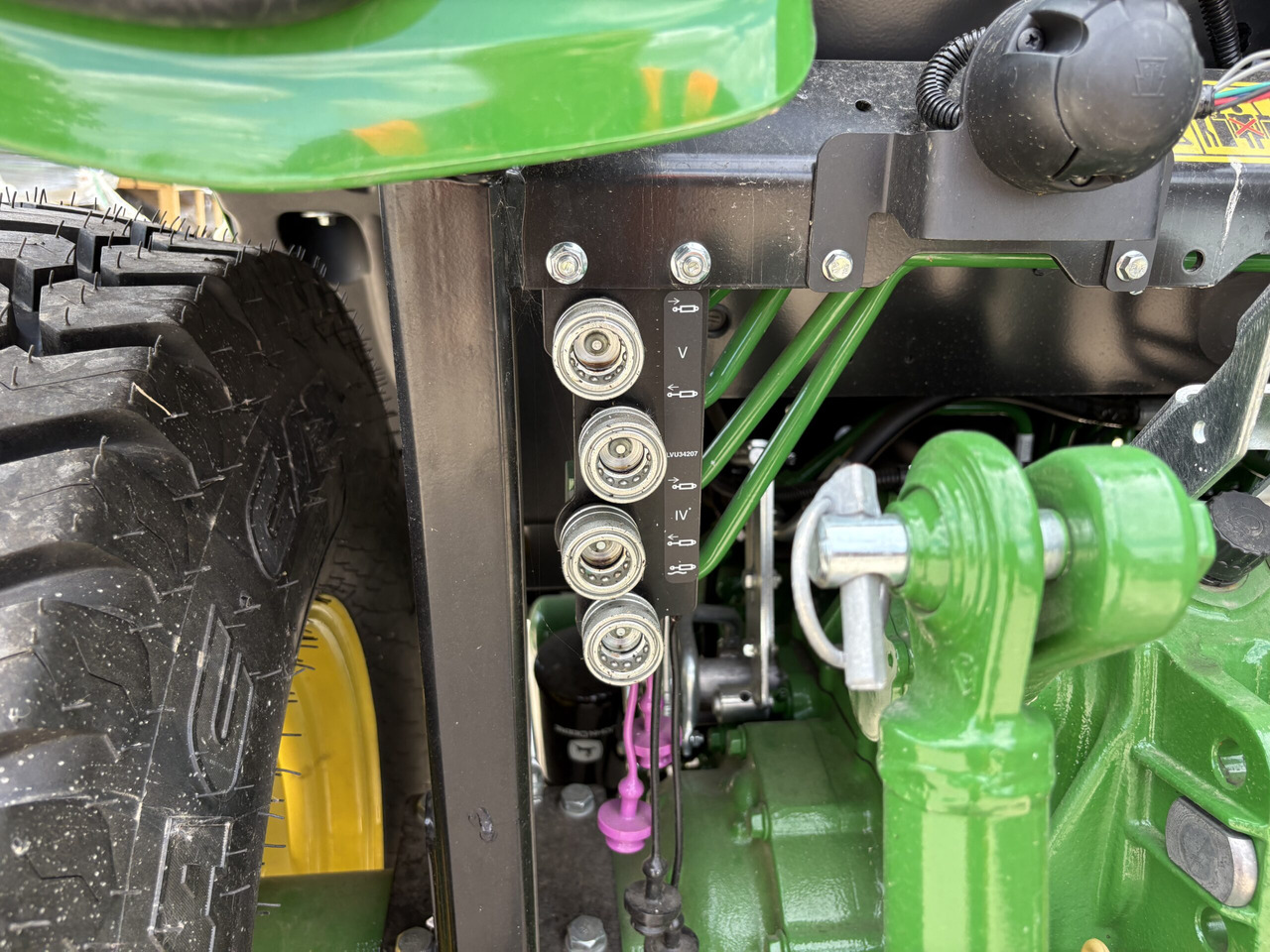 John Deere 4052R Compact Tractor - Traktor kompak: gambar 5 John Deere 4052R Compact Tractor - Traktor kompak: gambar 5
