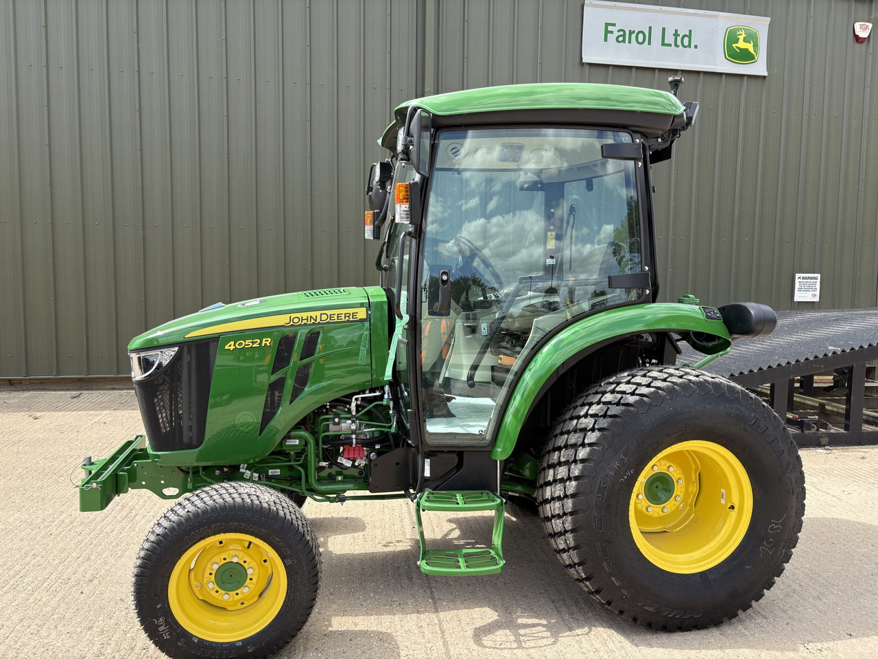 John Deere 4052R Compact Tractor - Traktor kompak: gambar 1 John Deere 4052R Compact Tractor - Traktor kompak: gambar 1