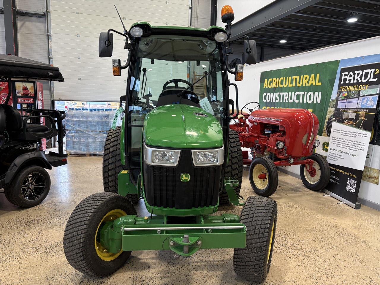 John Deere 4066R Compact Tractor - Traktor kompak: gambar 2 John Deere 4066R Compact Tractor - Traktor kompak: gambar 2