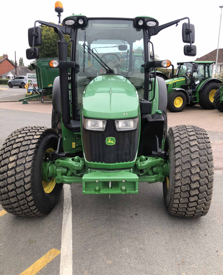 John Deere 5100R - Traktor: gambar 4 John Deere 5100R - Traktor: gambar 4
