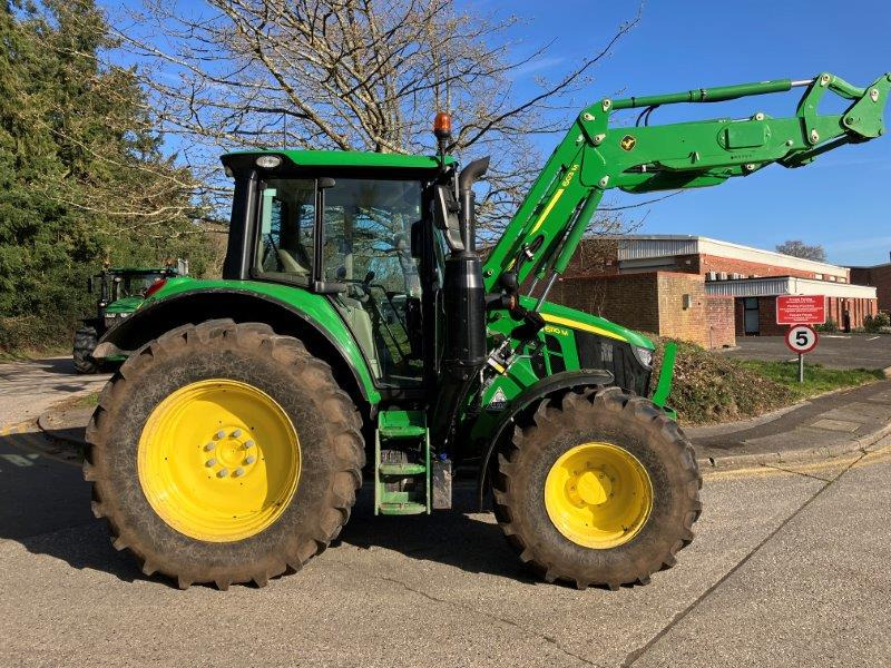 John Deere 6110M - Traktor: gambar 1 John Deere 6110M - Traktor: gambar 1