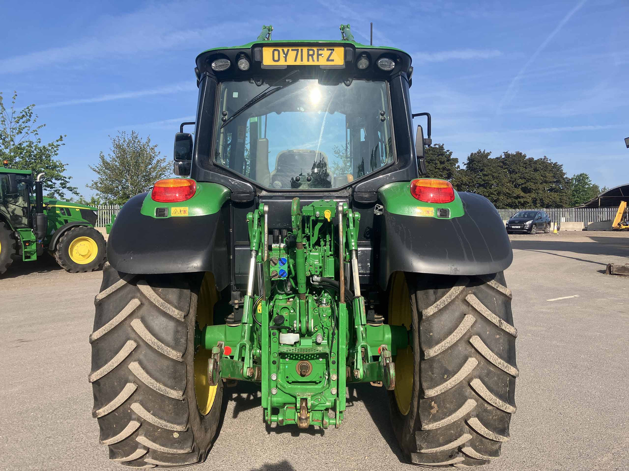John Deere 6120M - Traktor: gambar 4 John Deere 6120M - Traktor: gambar 4