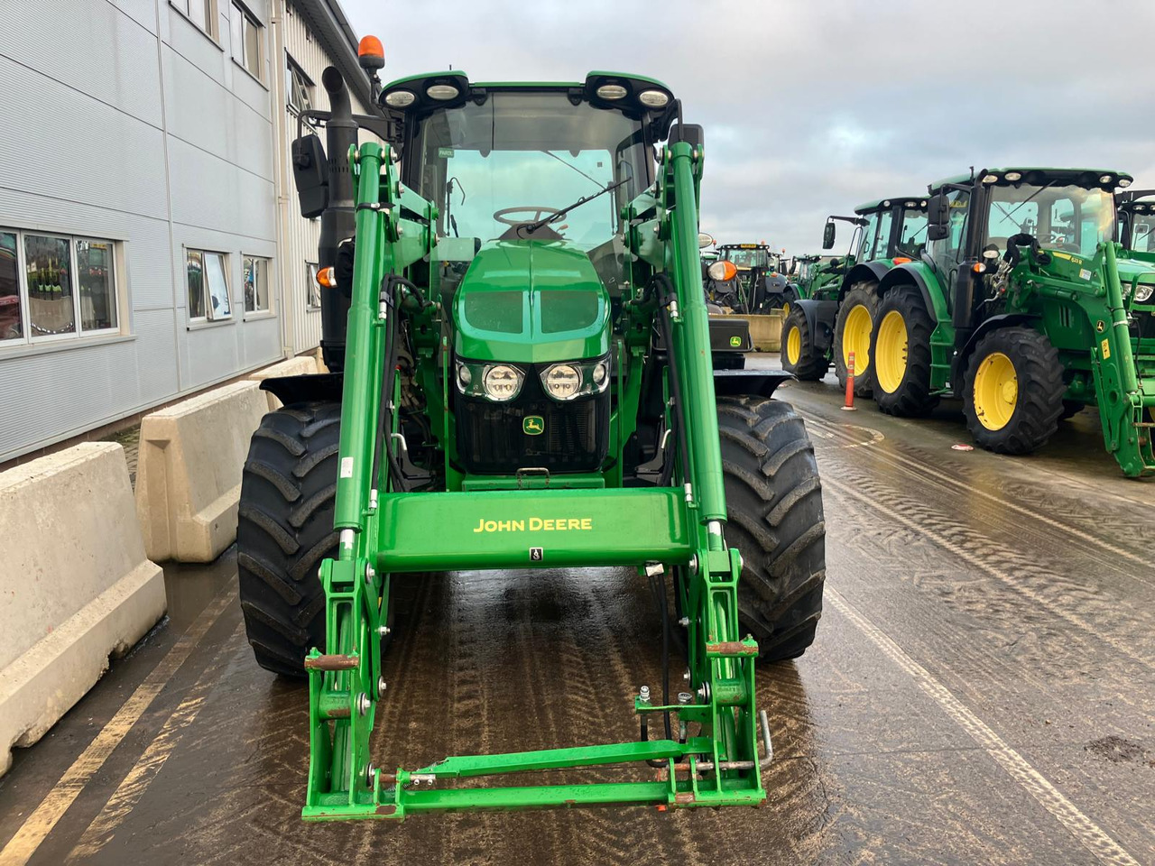 John Deere 6120M - Traktor: gambar 3 John Deere 6120M - Traktor: gambar 3