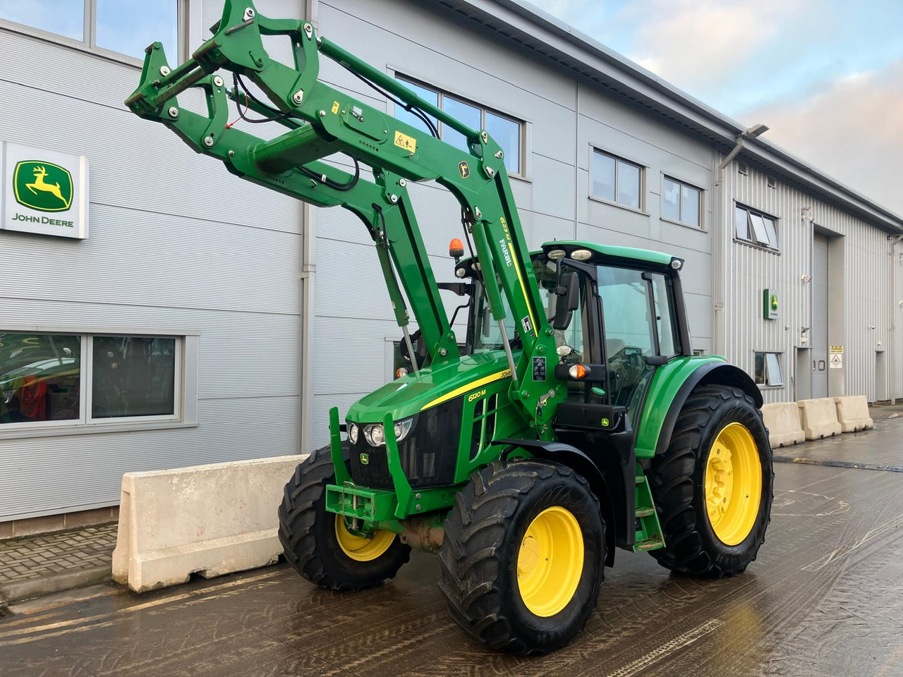 John Deere 6120M - Traktor: gambar 1 John Deere 6120M - Traktor: gambar 1