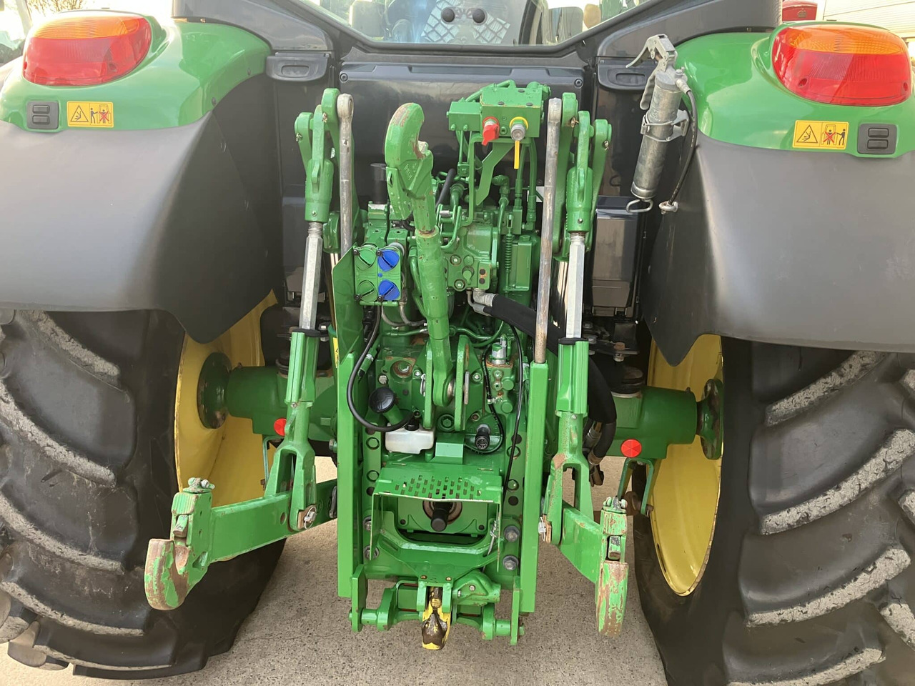 Traktor John Deere 6120M: gambar 6