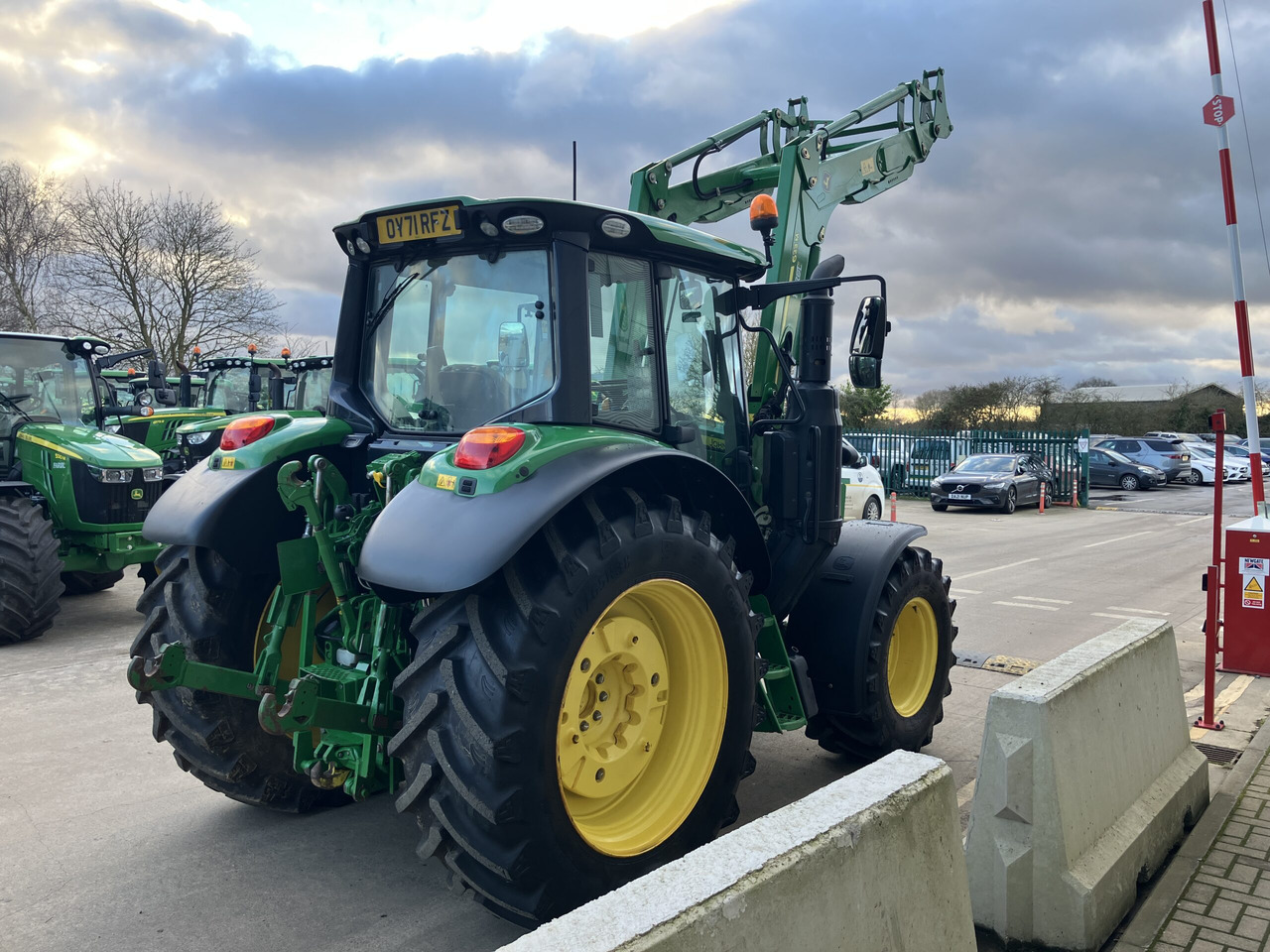 John Deere 6120M - Traktor: gambar 5 John Deere 6120M - Traktor: gambar 5