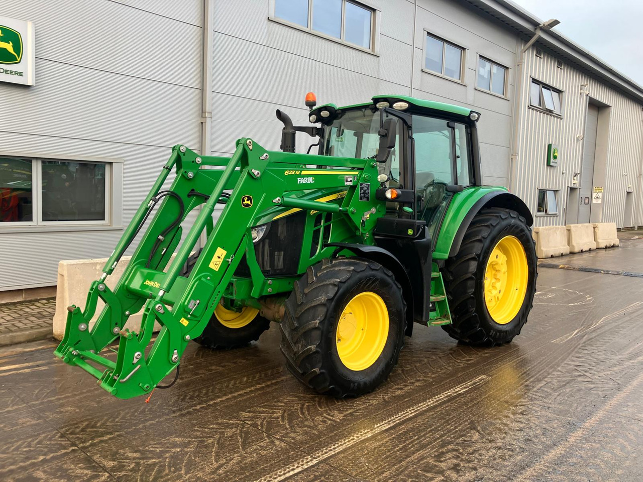 John Deere 6120M - Traktor: gambar 2 John Deere 6120M - Traktor: gambar 2