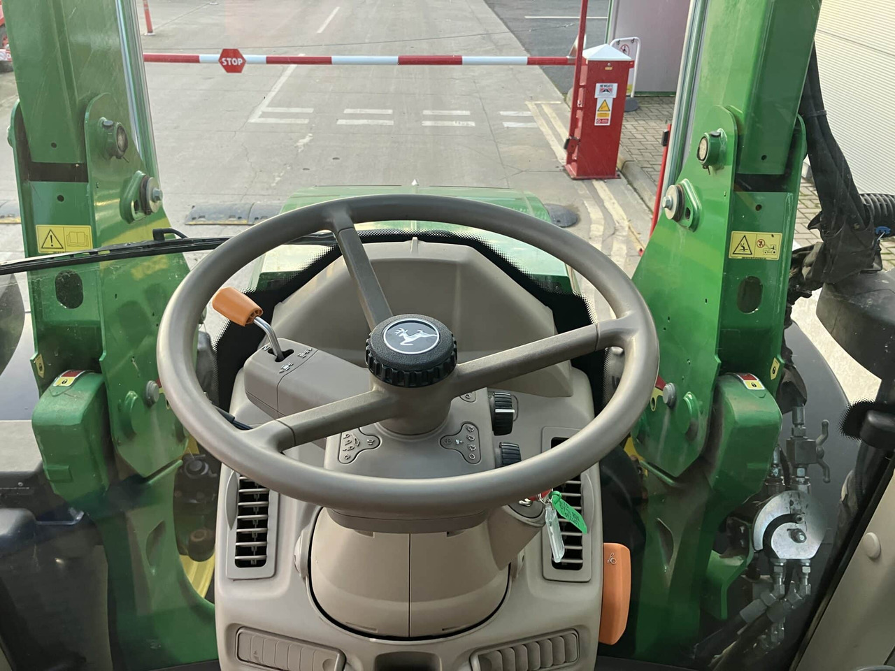 Traktor John Deere 6120M: gambar 13