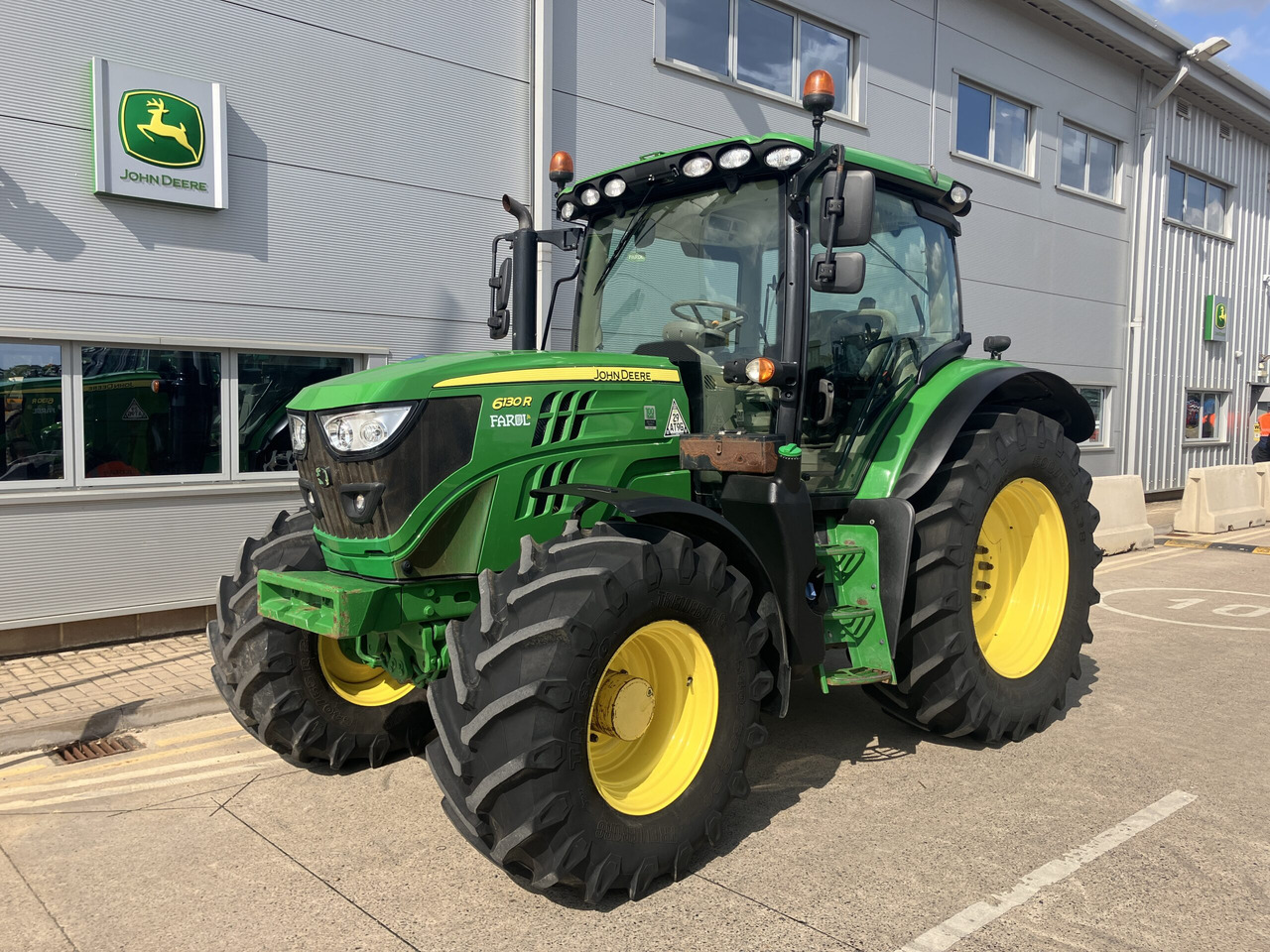 John Deere 6130R - Traktor: gambar 1 John Deere 6130R - Traktor: gambar 1